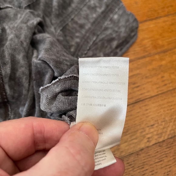 Free People - We The Free - Sammie Tee Gray V-Neck Boho Distressed Grunge Sz XS - Picture 7 of 9